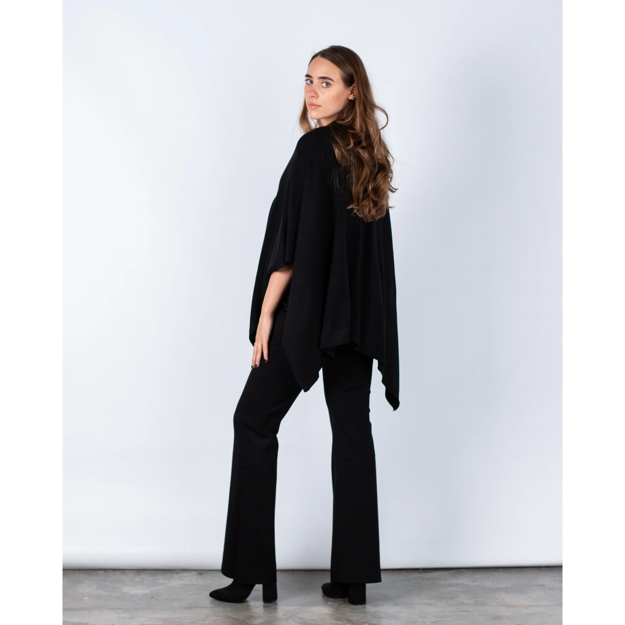 Zelly Poncho With Pull Through Fastening Black - Image 4